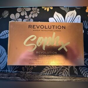 Makeup Revolution Soph x Extra Spice Eyeshadow Palette - Gold